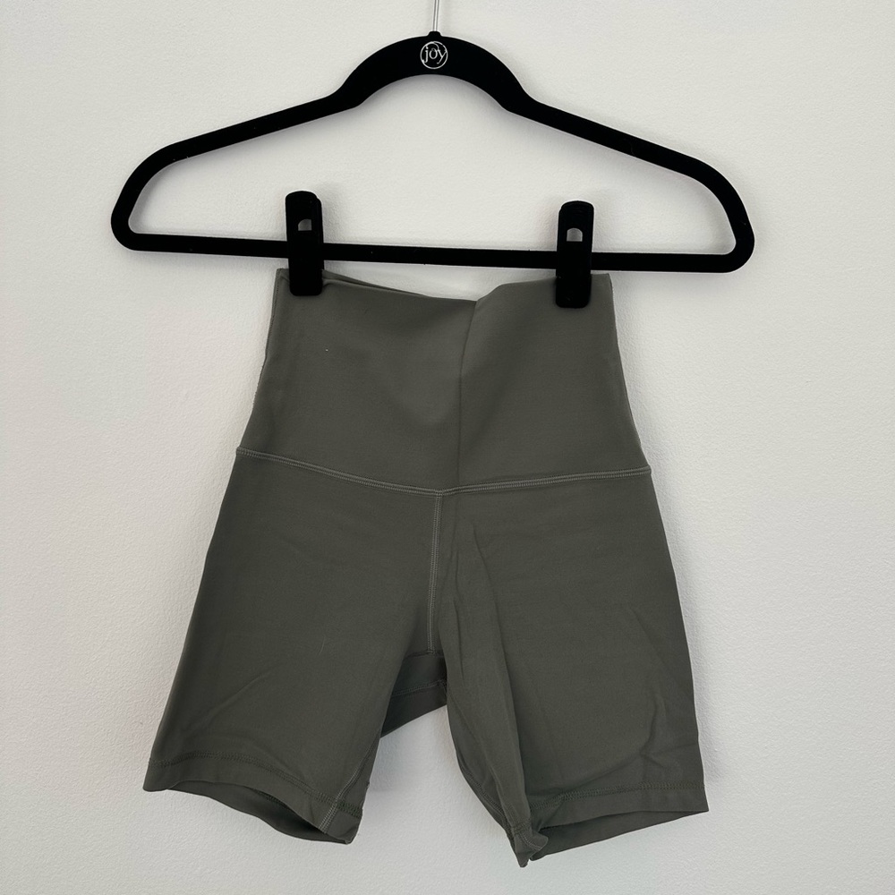 LULULEMON - ALIGN SHORT 6”